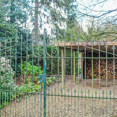 2 Bedroom Cozy In Holiday home *